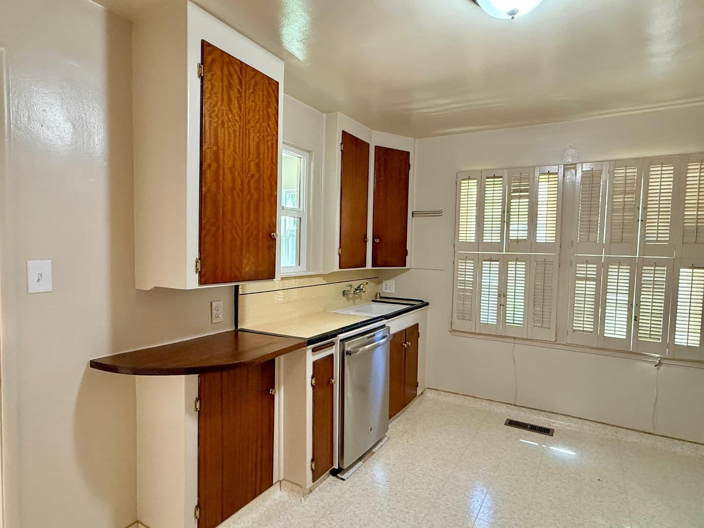 Sunnyvale House: 330 Waverly Street