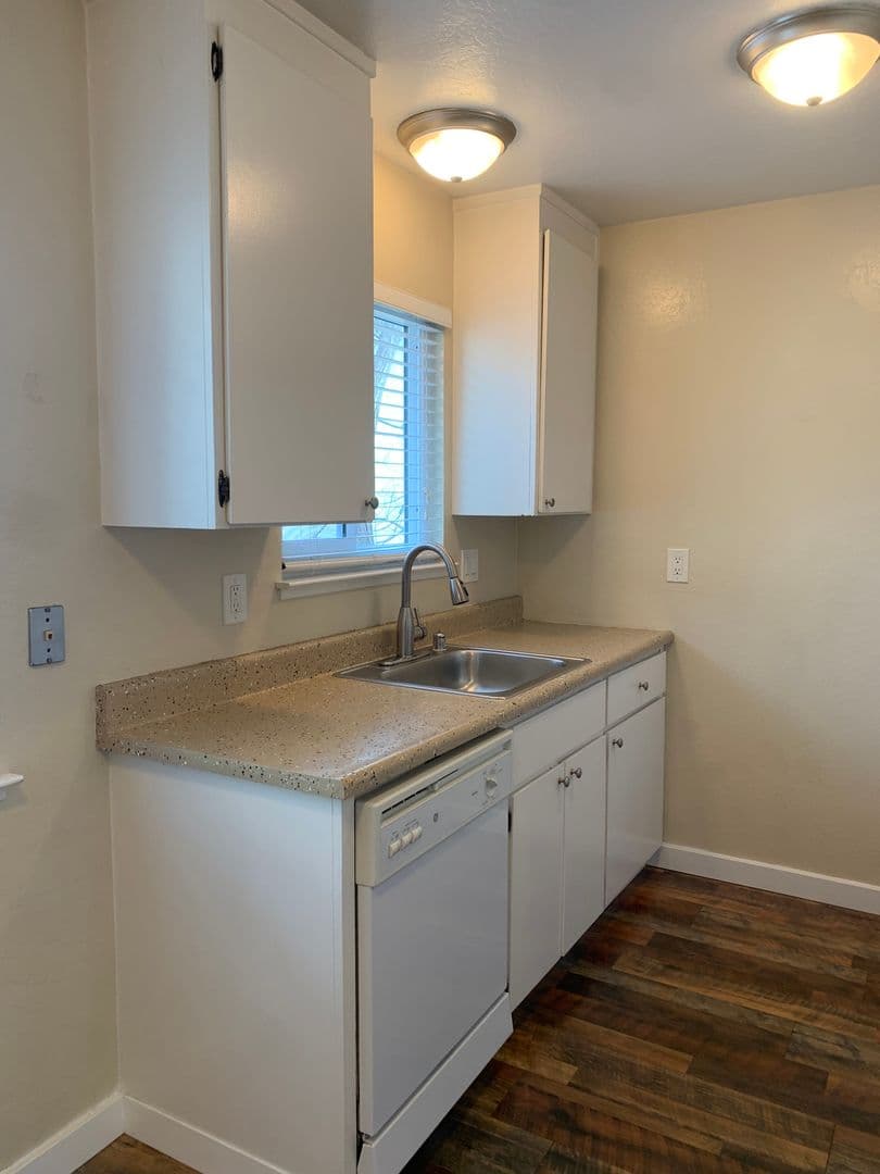 Sunnyvale Apartment: 670 Morse Avenue