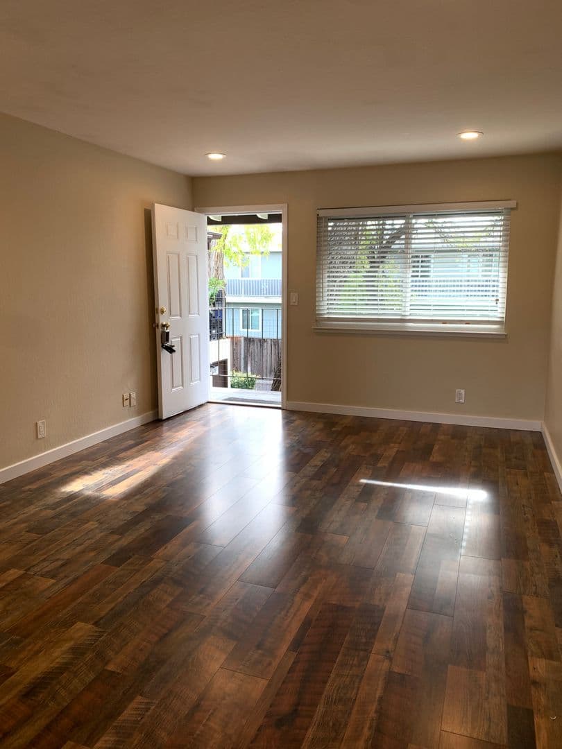 Sunnyvale Apartment: 670 Morse Avenue