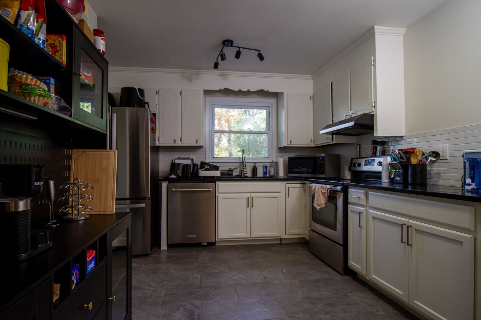 Charlotte House: 3520 Sargeant Dr
