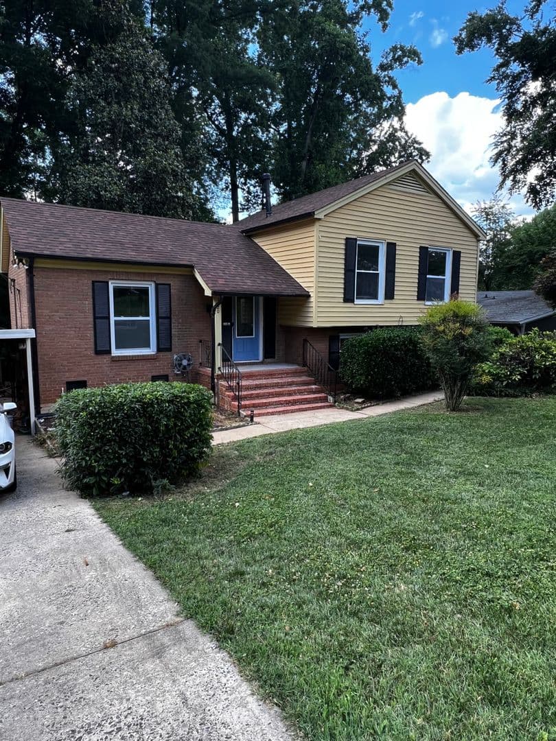 Charlotte House: 3520 Sargeant Dr