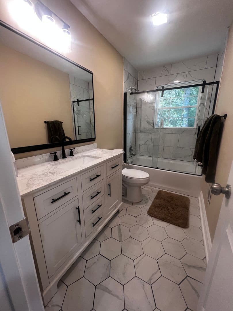 Charlotte House: 3520 Sargeant Dr