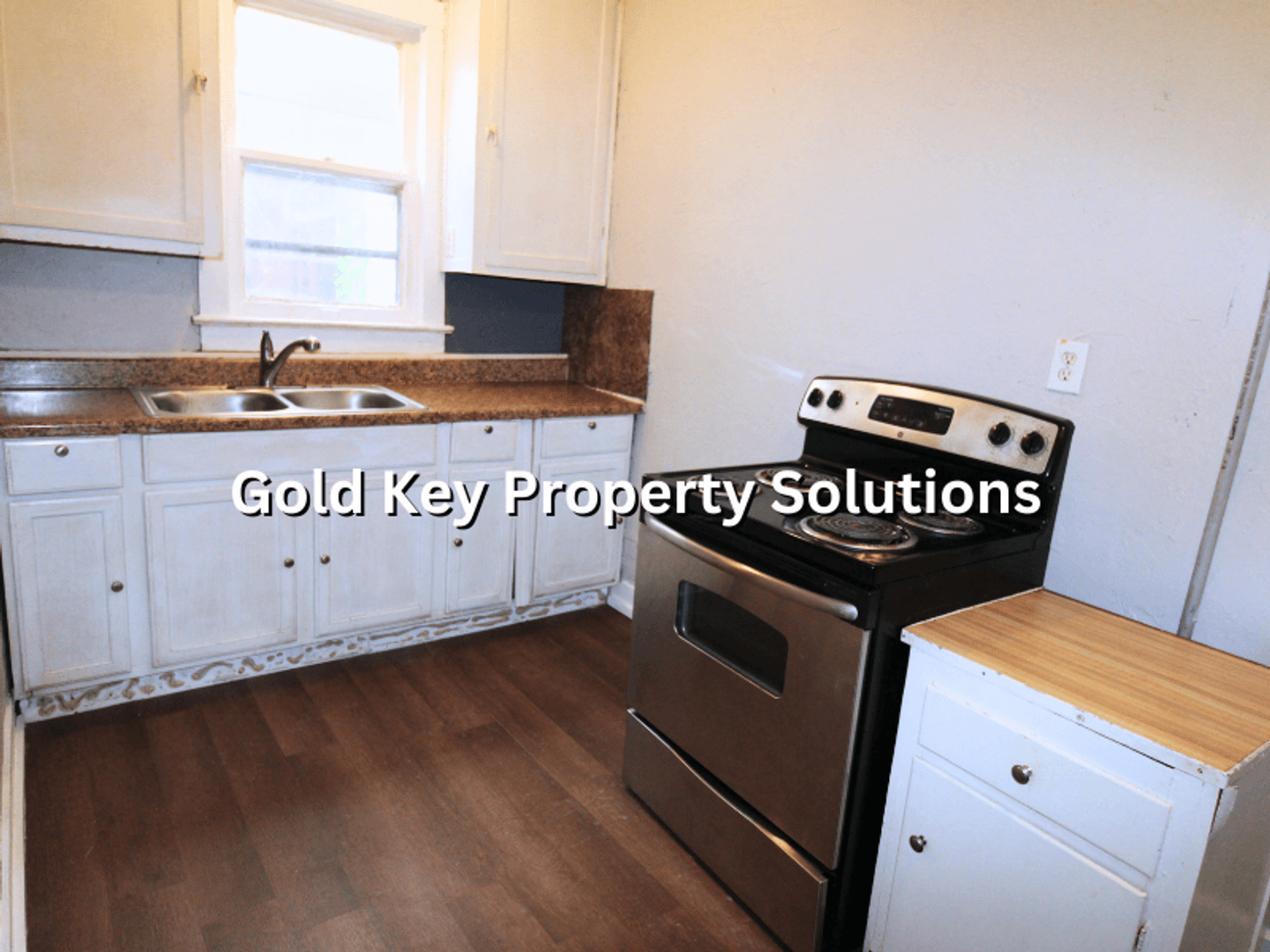 Anderson Apartment: 332 W 9th St.