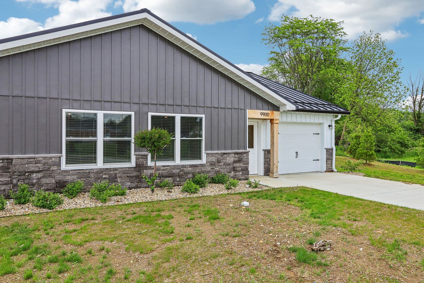 Yorktown Townhome: 9860 W. Smith St