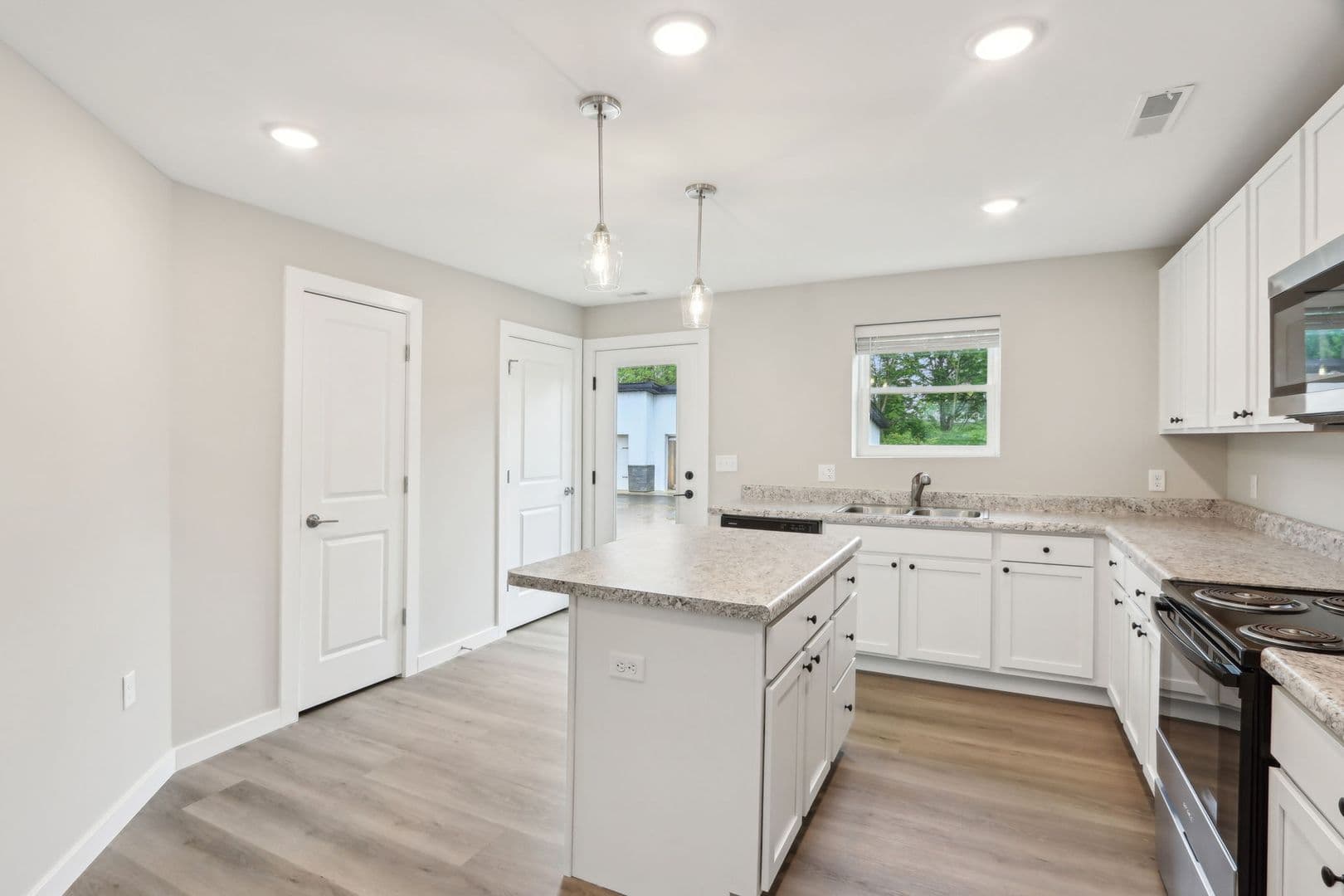 Yorktown Townhome: 9860 W. Smith St