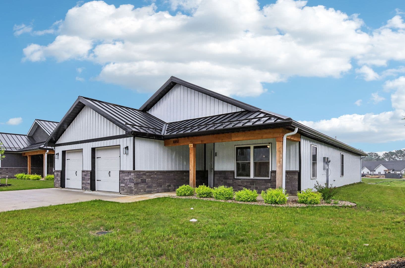 Yorktown Townhome: 9860 W. Smith St