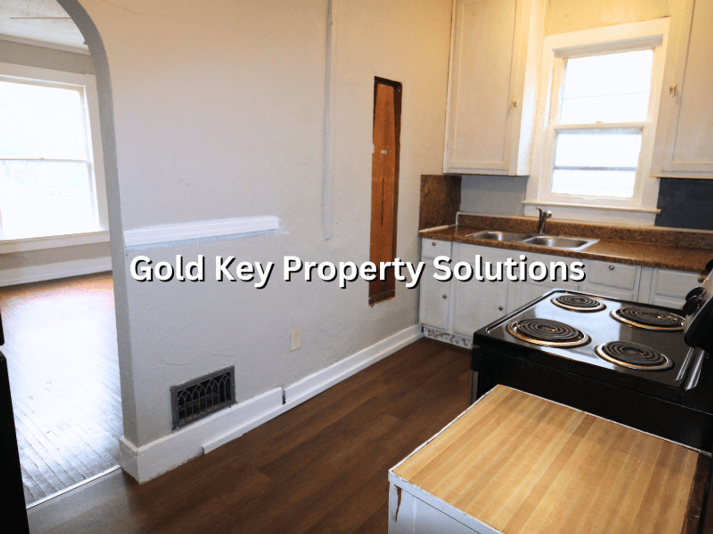 Anderson Apartment: 332 W 9th St.