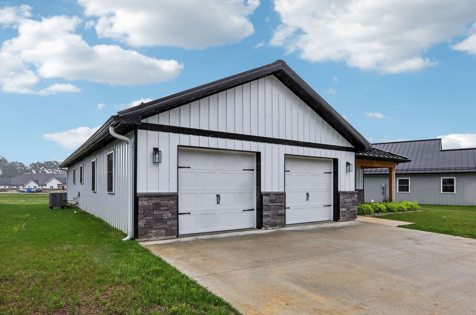 Yorktown Townhome: 9860 W. Smith St