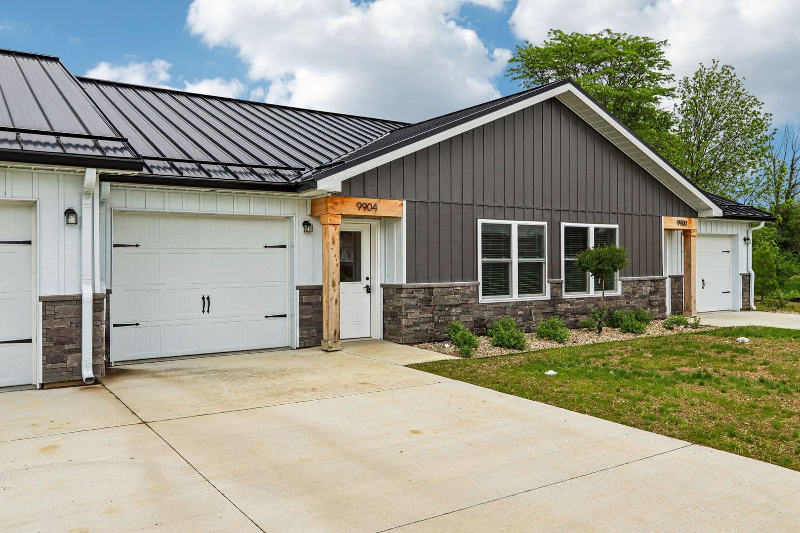 Yorktown Townhome: 9860 W. Smith St