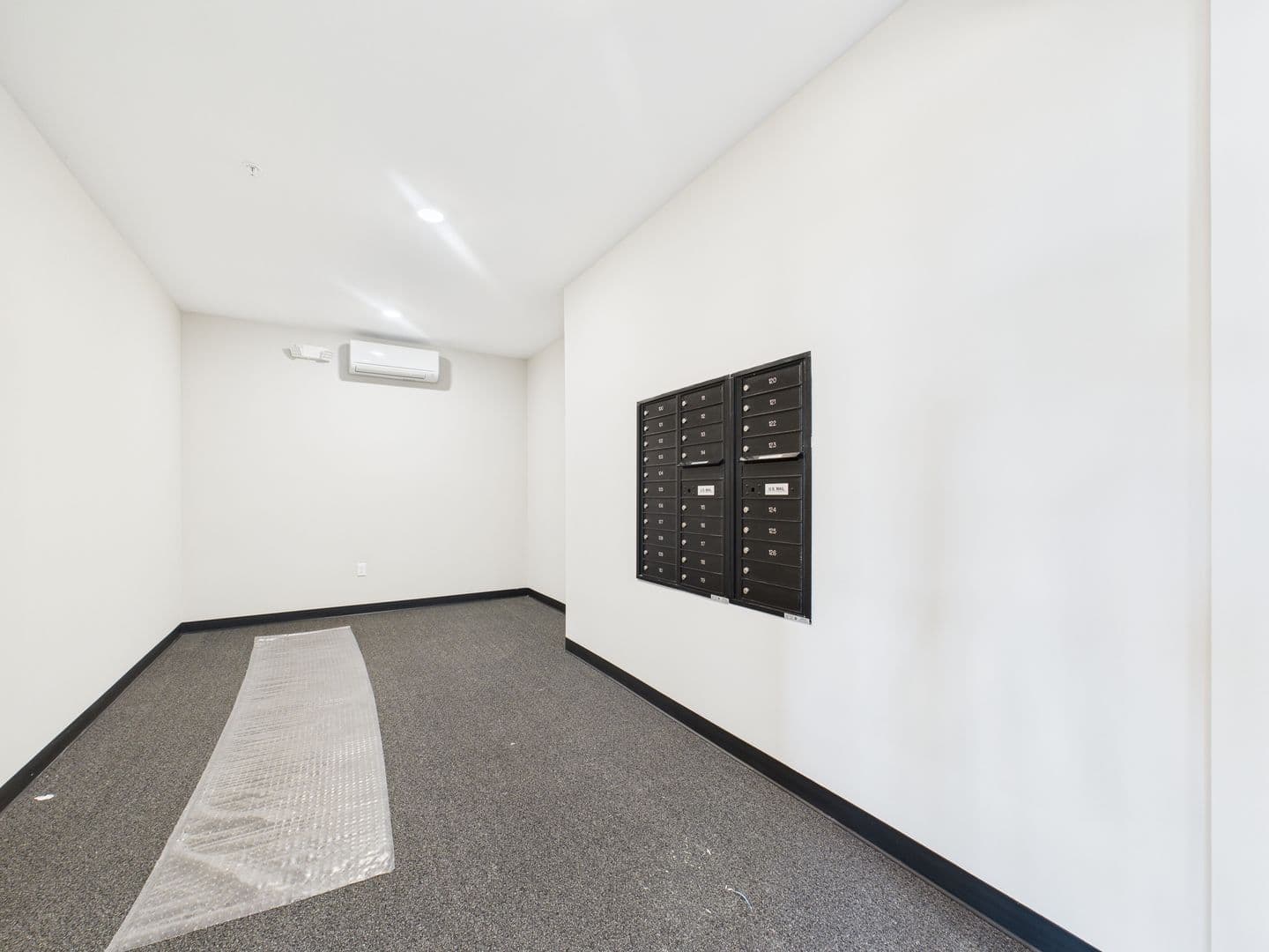 Yorktown Townhome: 9860 W. Smith St