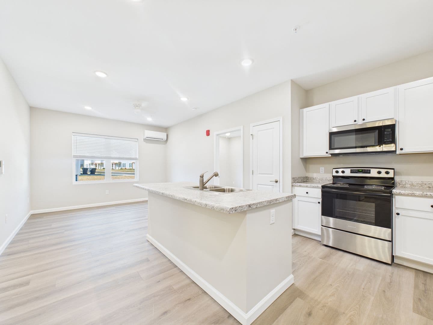 Yorktown Townhome: 9860 W. Smith St