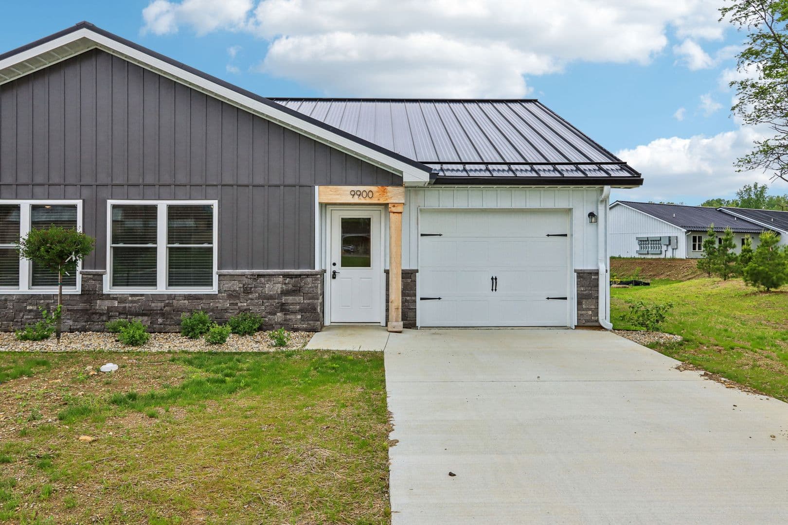 Yorktown Townhome: 9860 W. Smith St