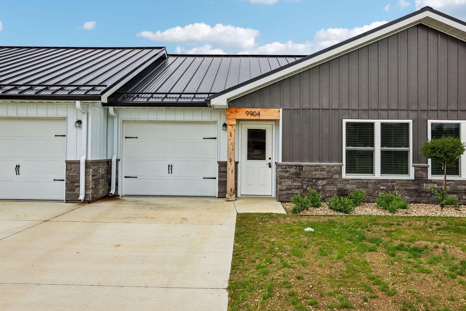 Yorktown Townhome: 9860 W. Smith St