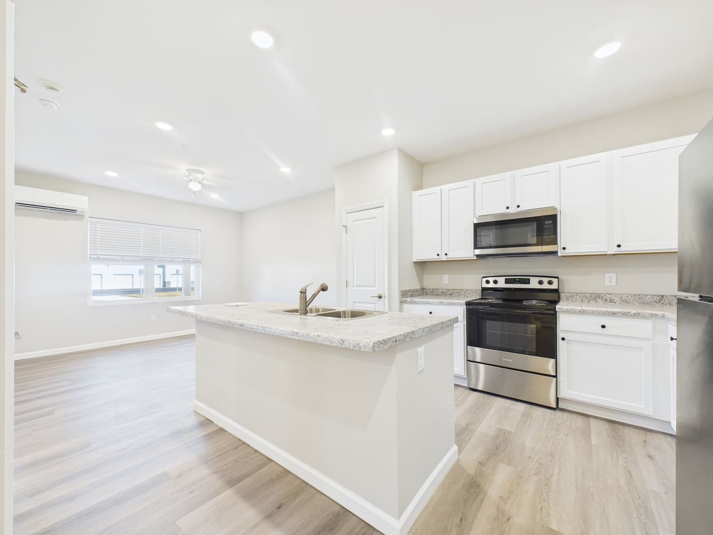 Yorktown Townhome: 9860 W. Smith St