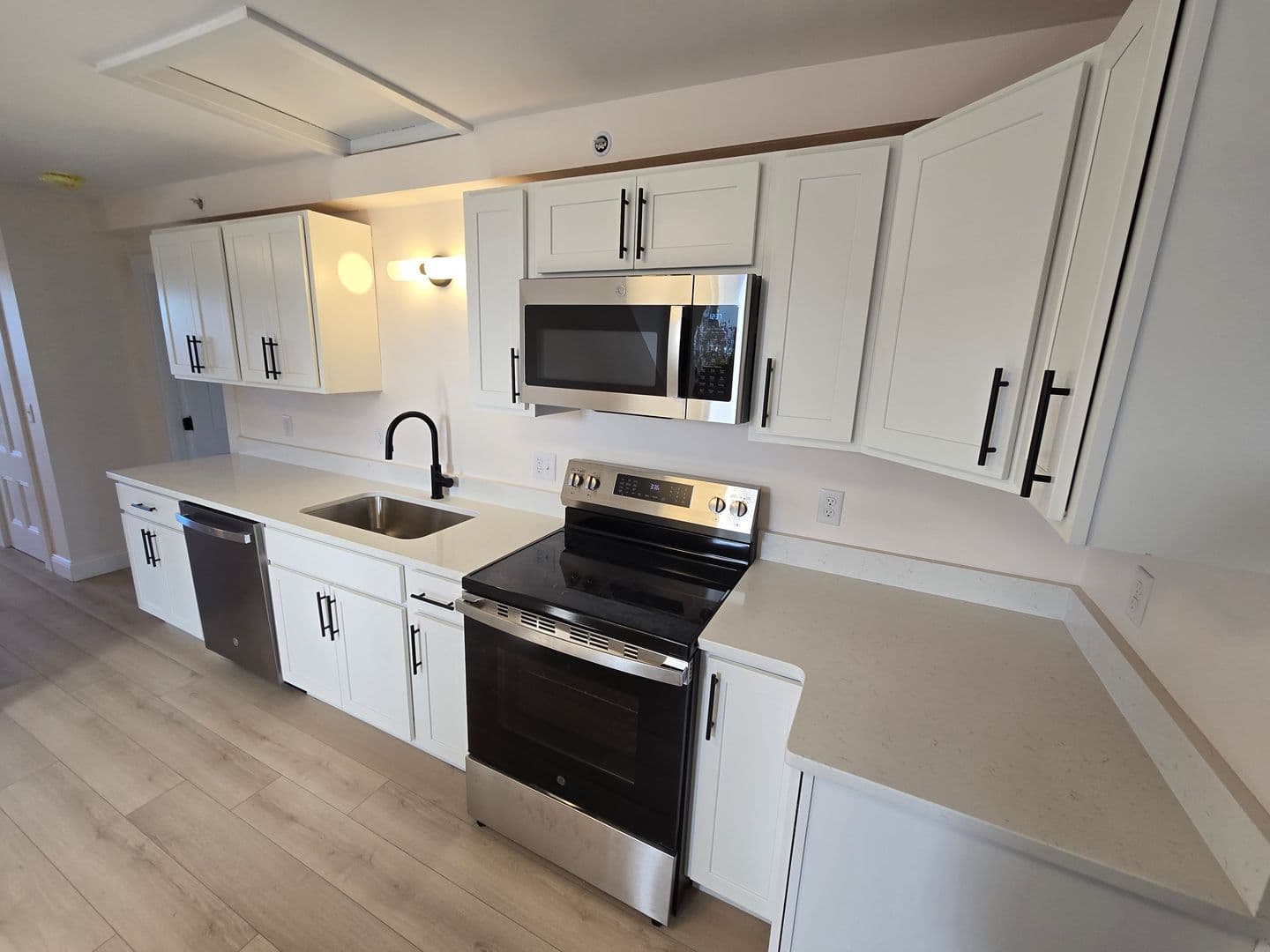 Beverly Apartment: 297-299 Cabot Street