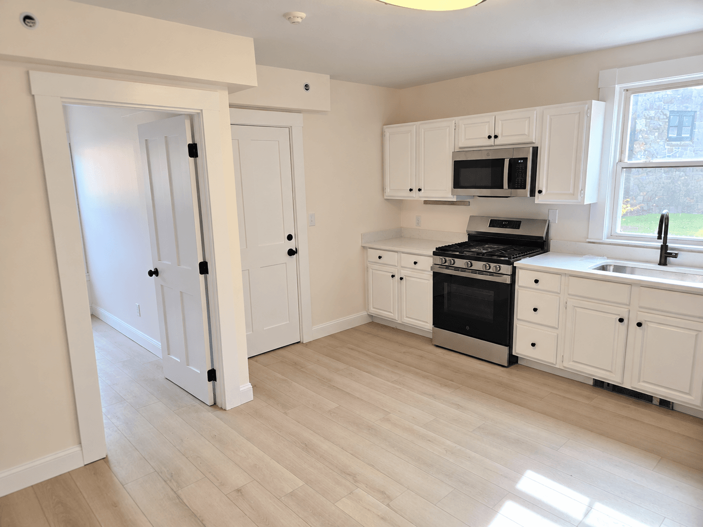 Beverly Apartment: 297-299 Cabot Street