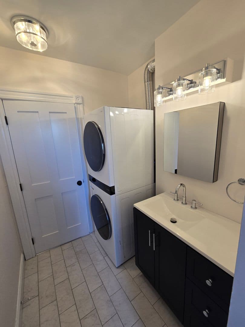 Beverly Apartment: 297-299 Cabot Street
