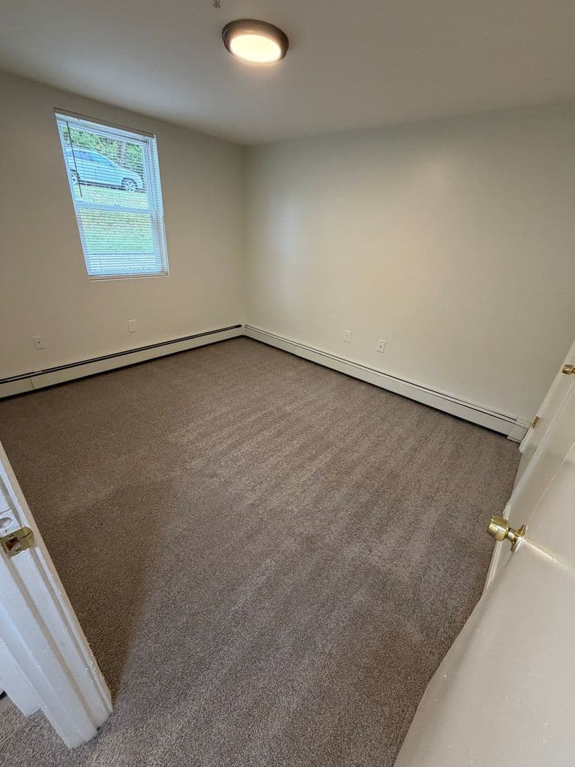 Lowell Apartment: 61 Park Ave West