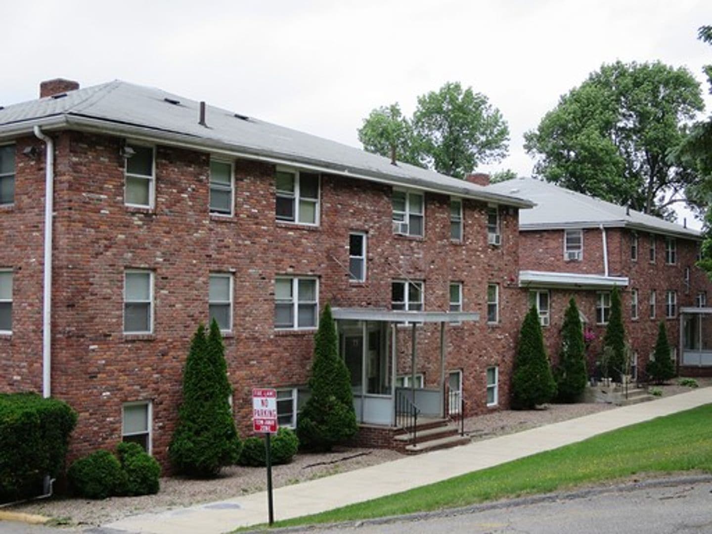 Lowell Apartment: 61 Park Ave West