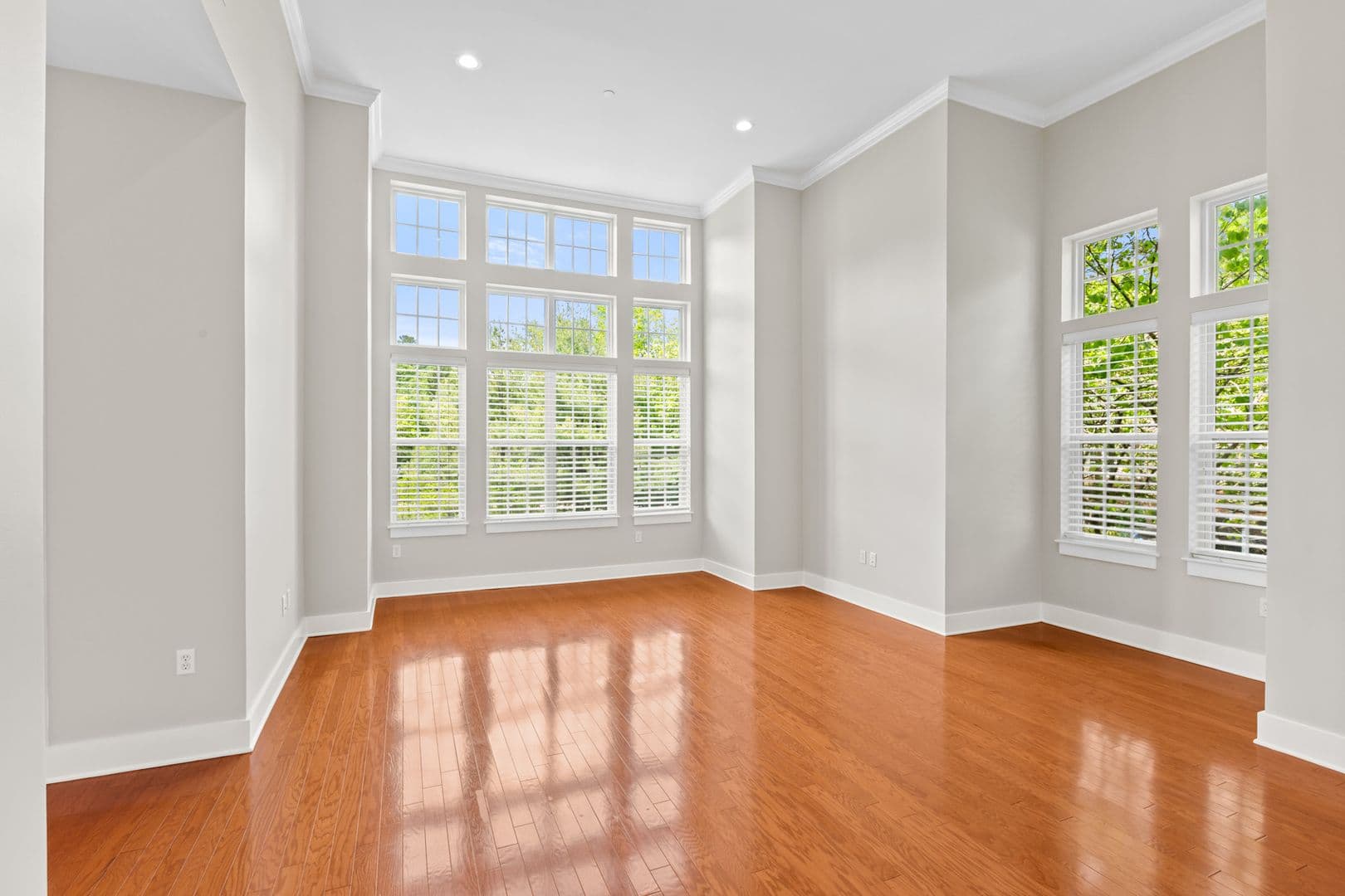 Andover House: 2 Powder Mill Sq. #1