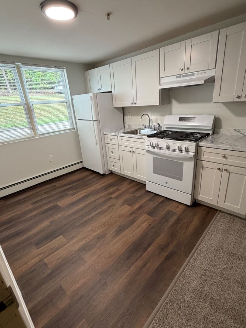 Lowell Apartment: 61 Park Ave West