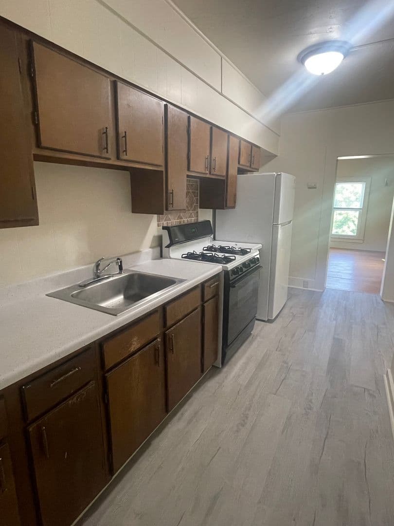 Oshkosh Apartment: 621 Jackson Street