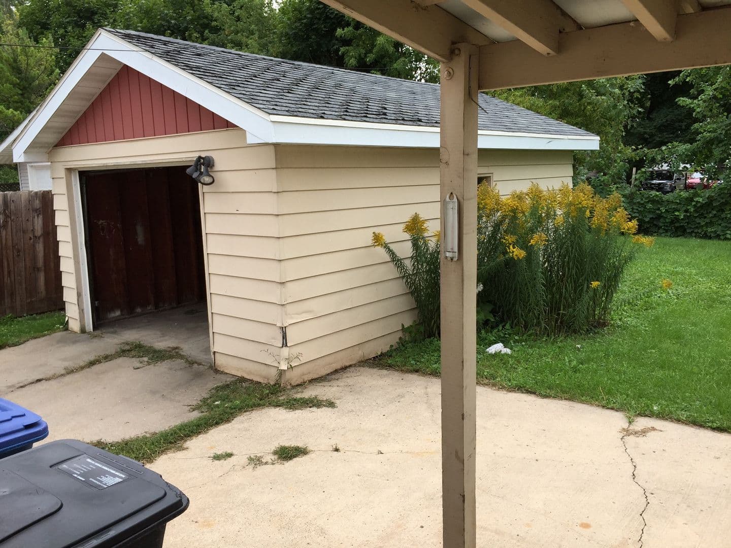 Oshkosh House: 751 Vine