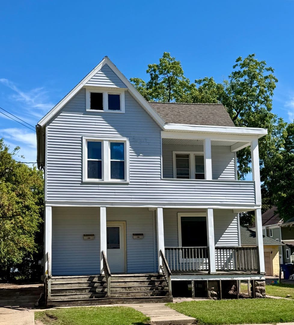 Oshkosh Apartment: 642 Jackson