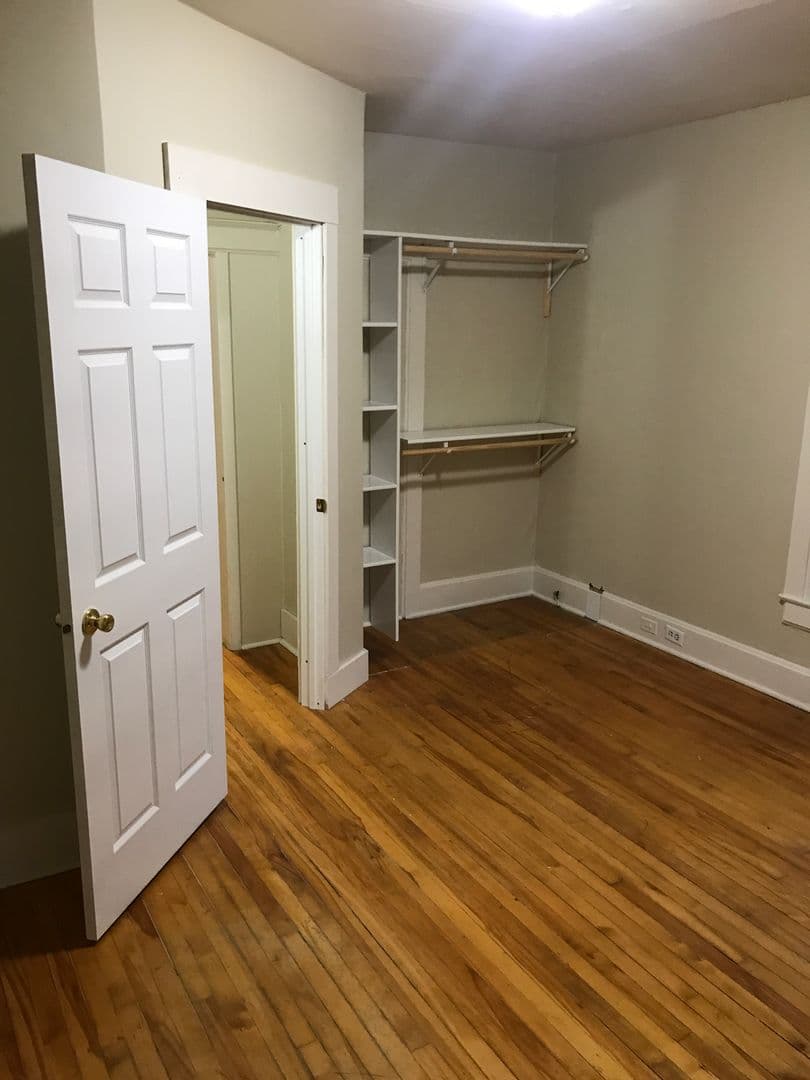 Oshkosh Apartment: 642 Jackson