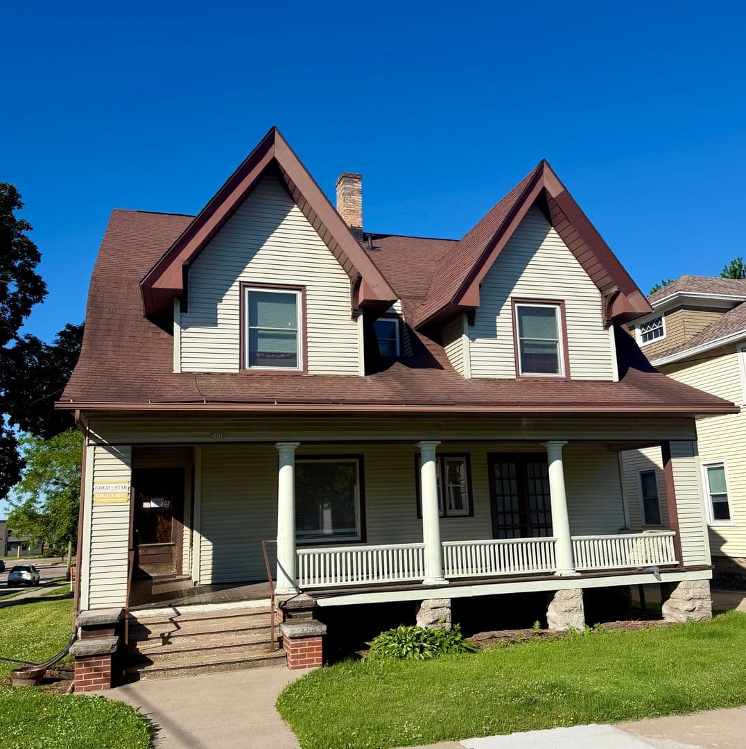 Oshkosh Apartment: 501 High Ave