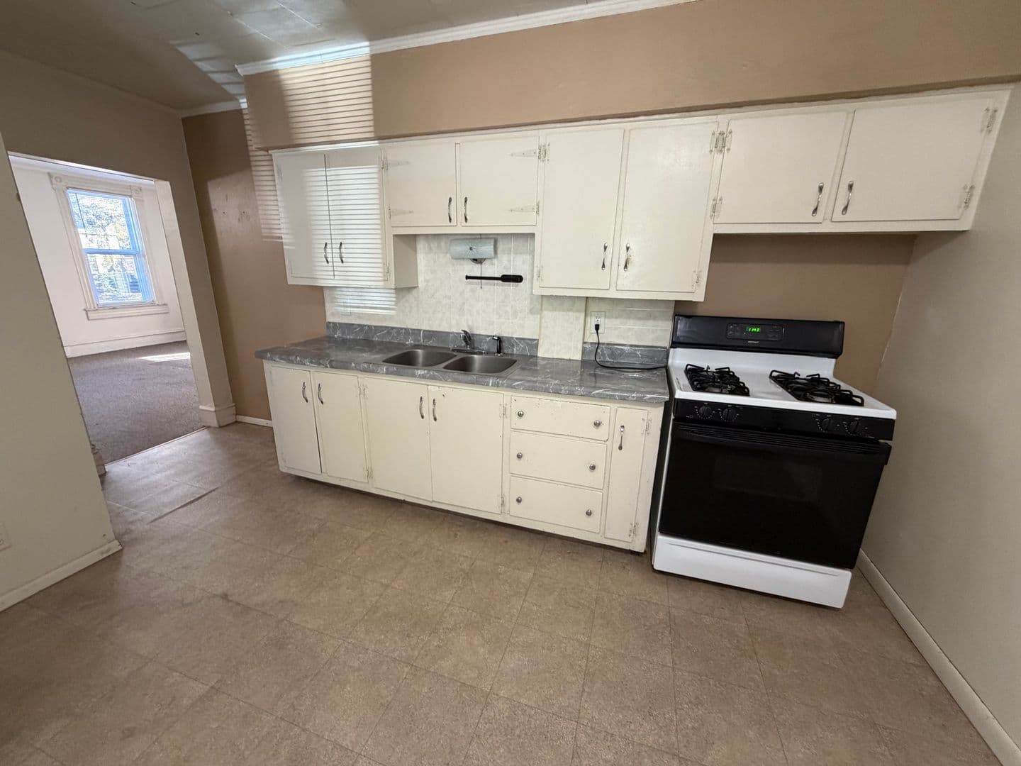 Oshkosh Apartment: 621 Jackson Street