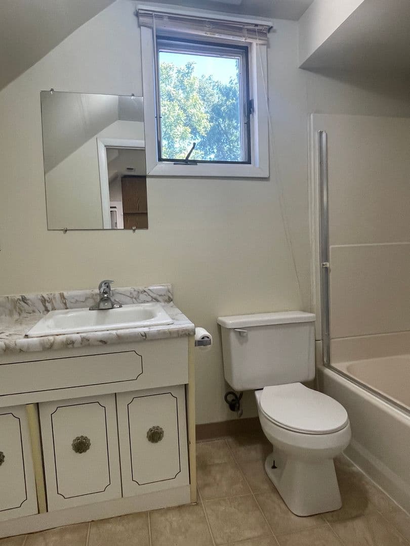 Oshkosh Apartment: 612 Jackson