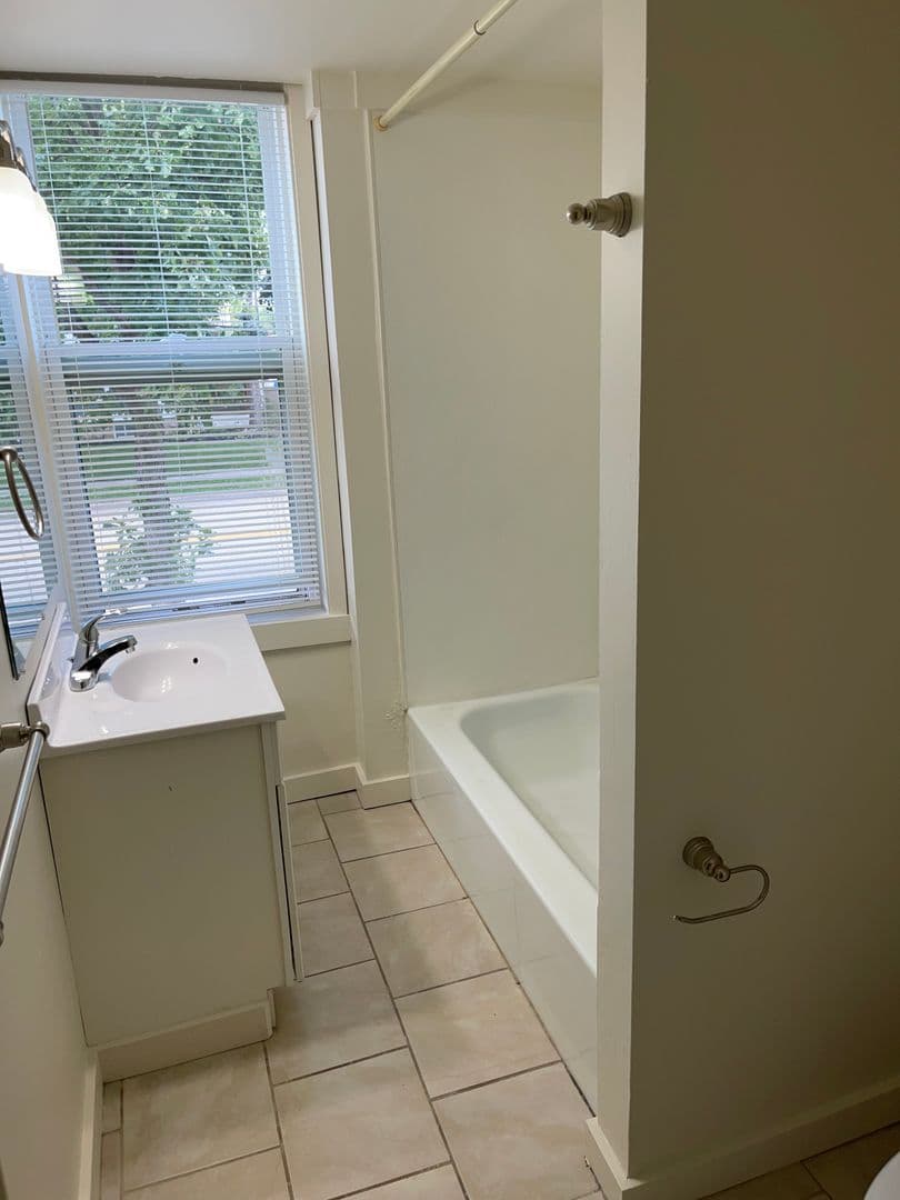 Oshkosh Apartment: 621 Jackson Street