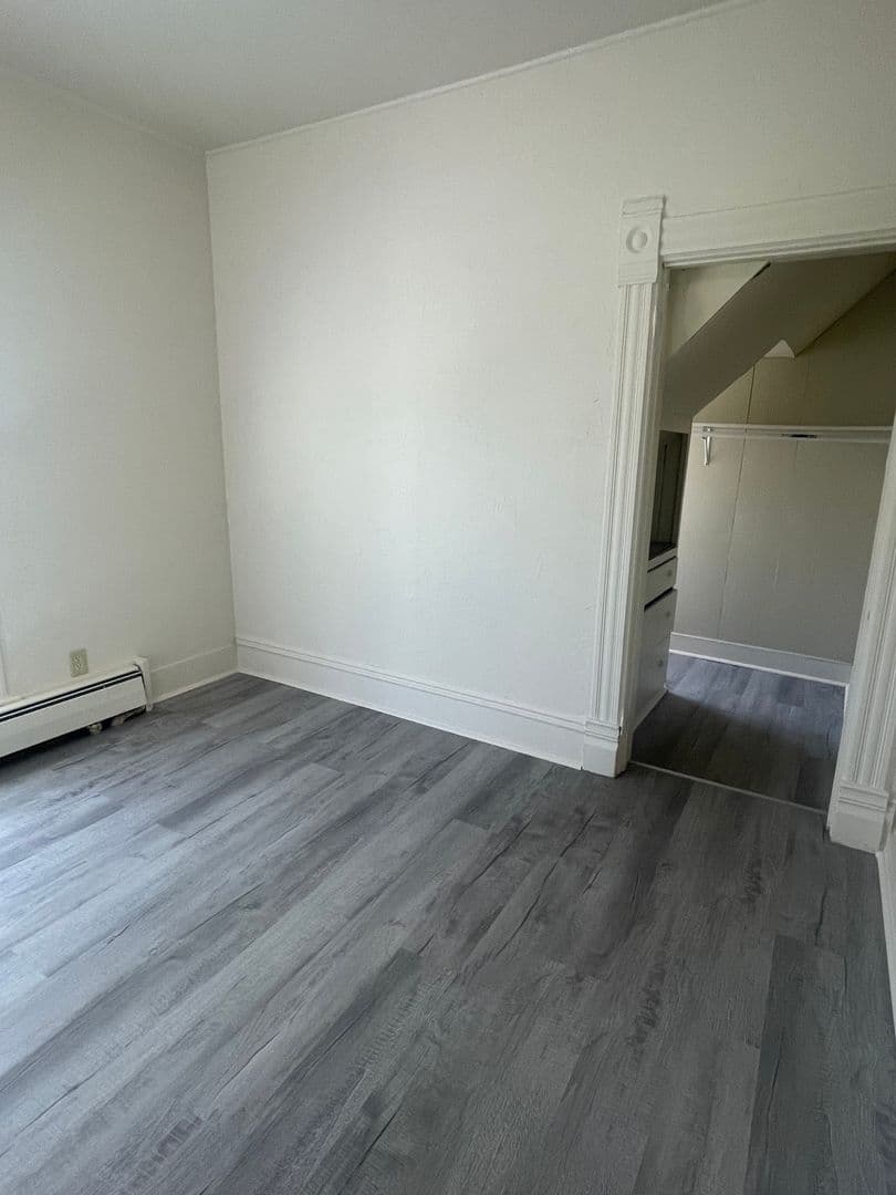 Oshkosh Apartment: 621 Jackson Street