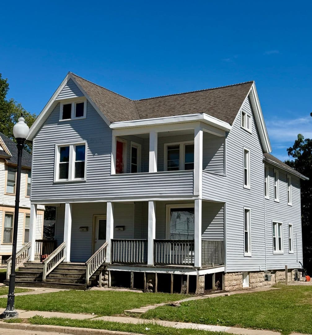 Oshkosh Apartment: 642 Jackson