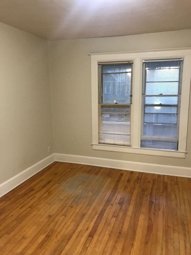 Oshkosh Apartment: 642 Jackson