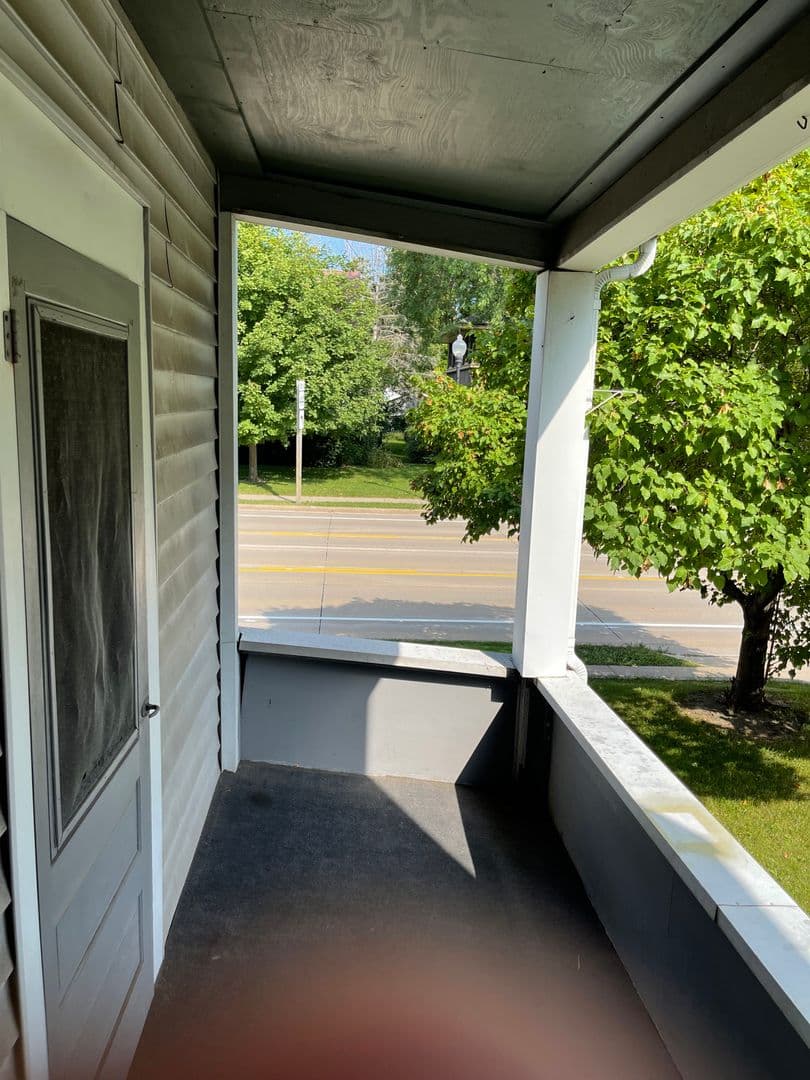 Oshkosh Apartment: 621 Jackson Street