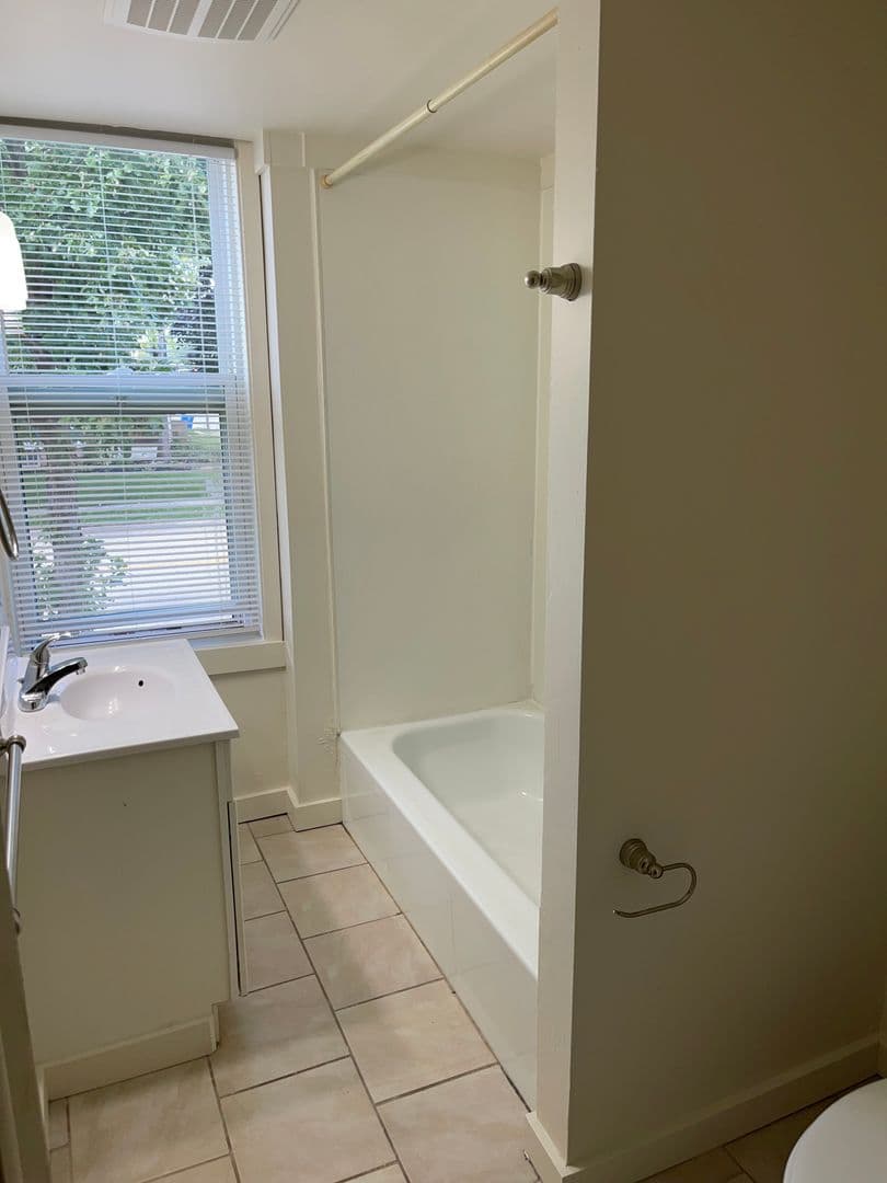 Oshkosh Apartment: 621 Jackson Street