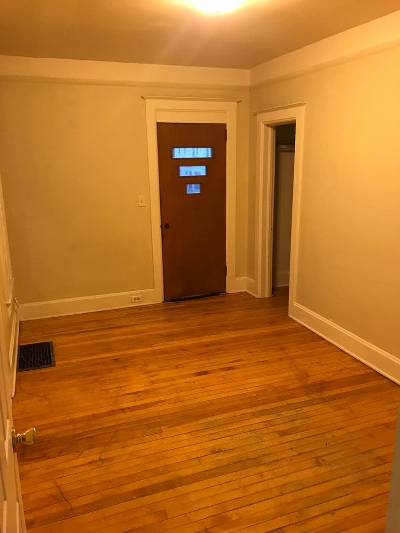 Oshkosh Apartment: 642 Jackson