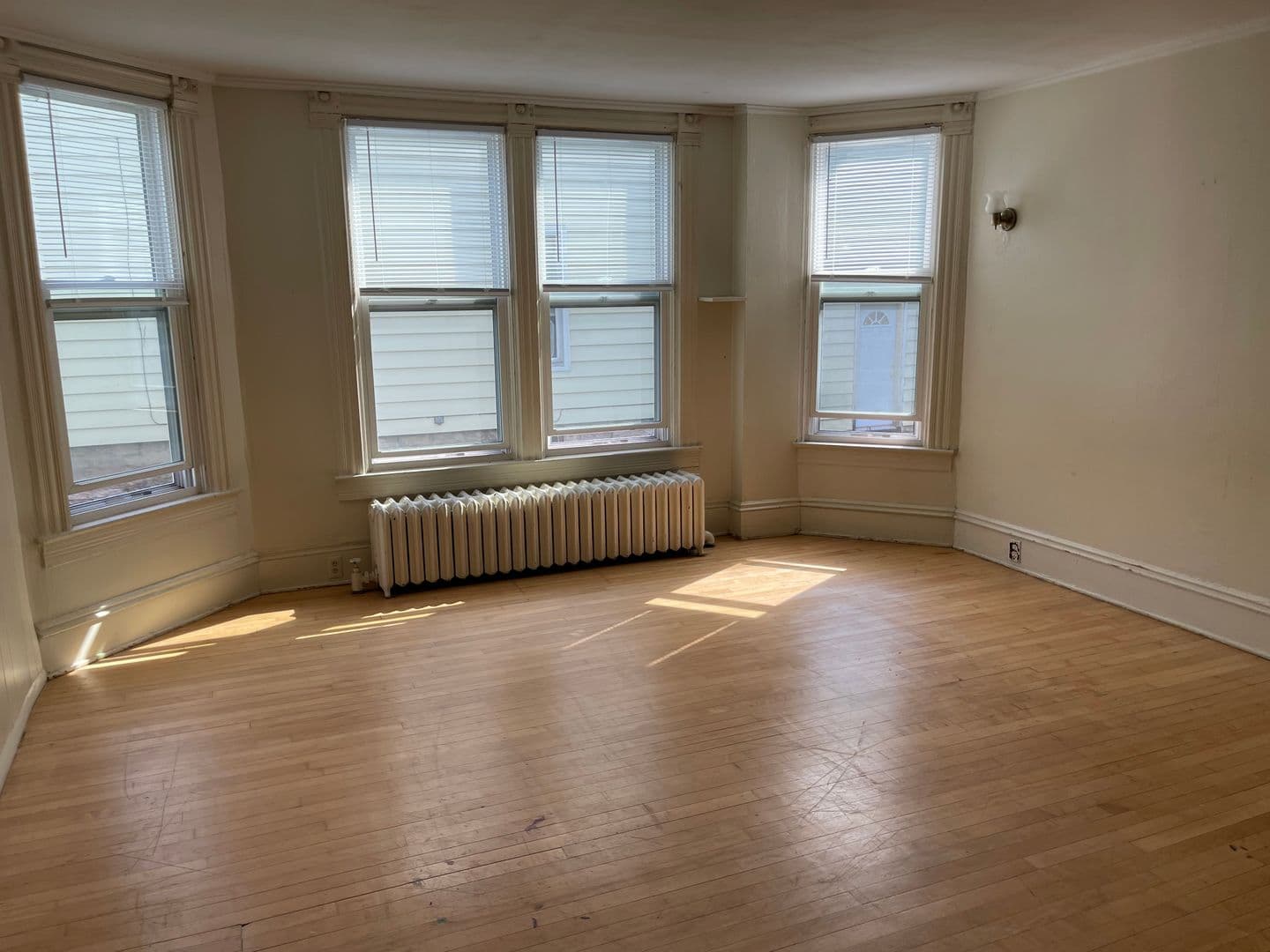 Oshkosh Apartment: 621 Jackson Street