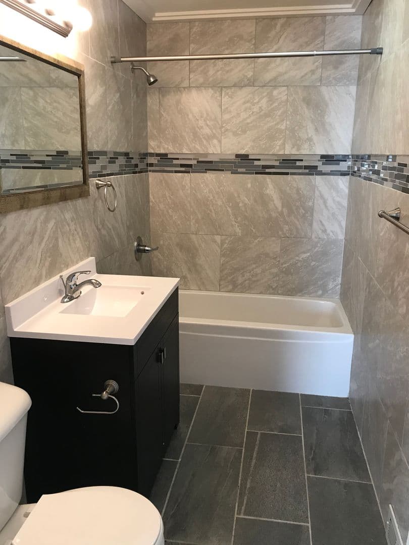 Oshkosh Apartment: 642 Jackson