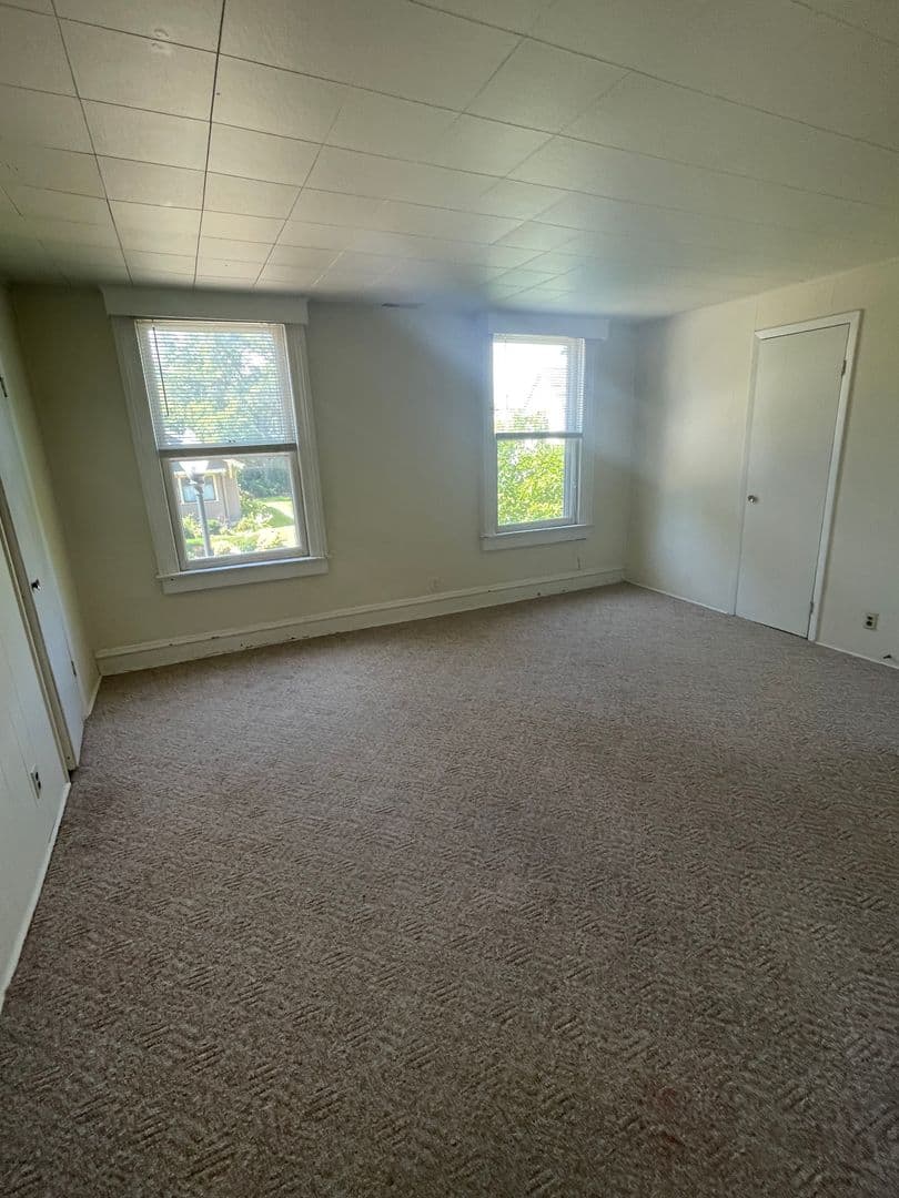 Oshkosh Apartment: 612 Jackson
