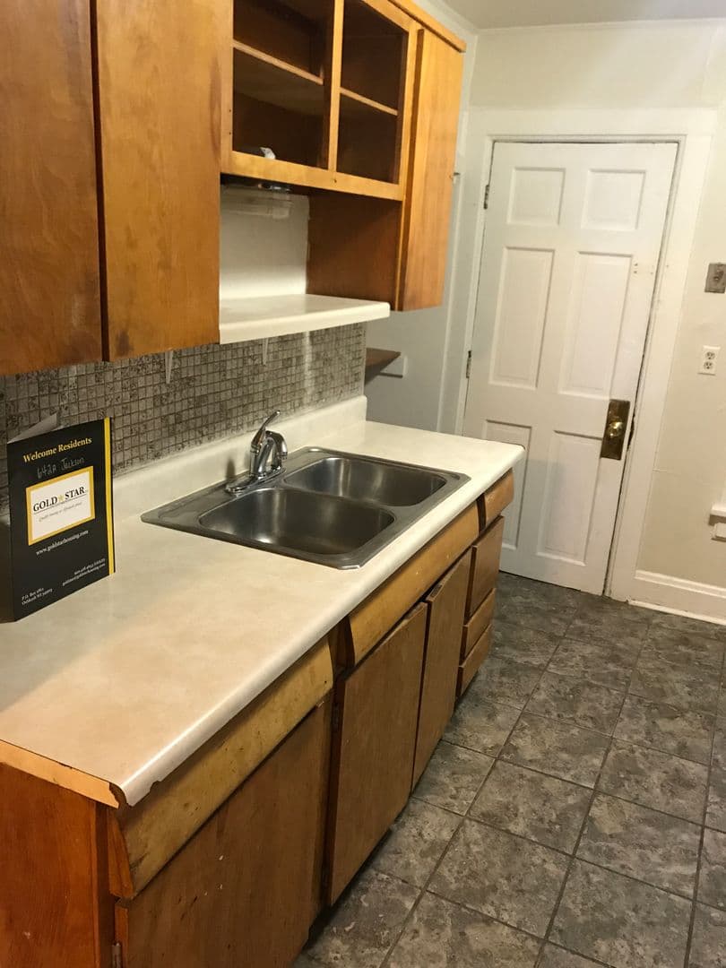 Oshkosh Apartment: 642 Jackson
