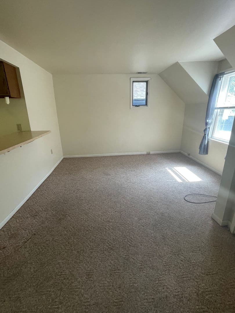 Oshkosh Apartment: 612 Jackson