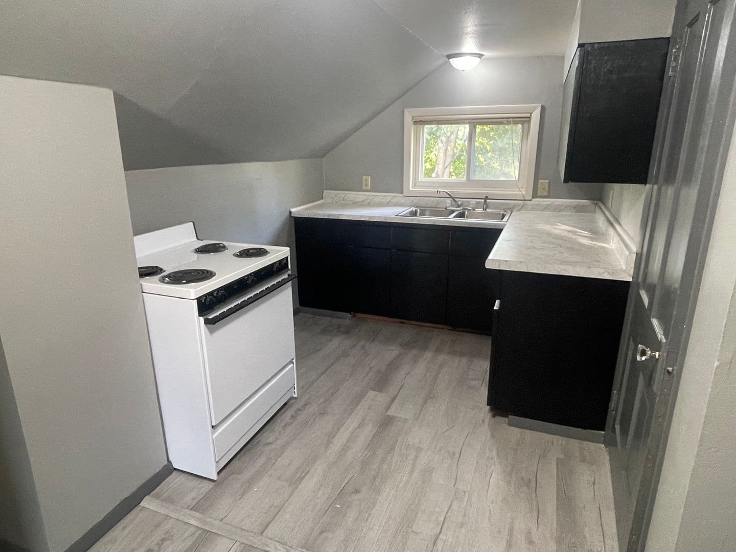 Oshkosh Apartment: 600 Lincoln