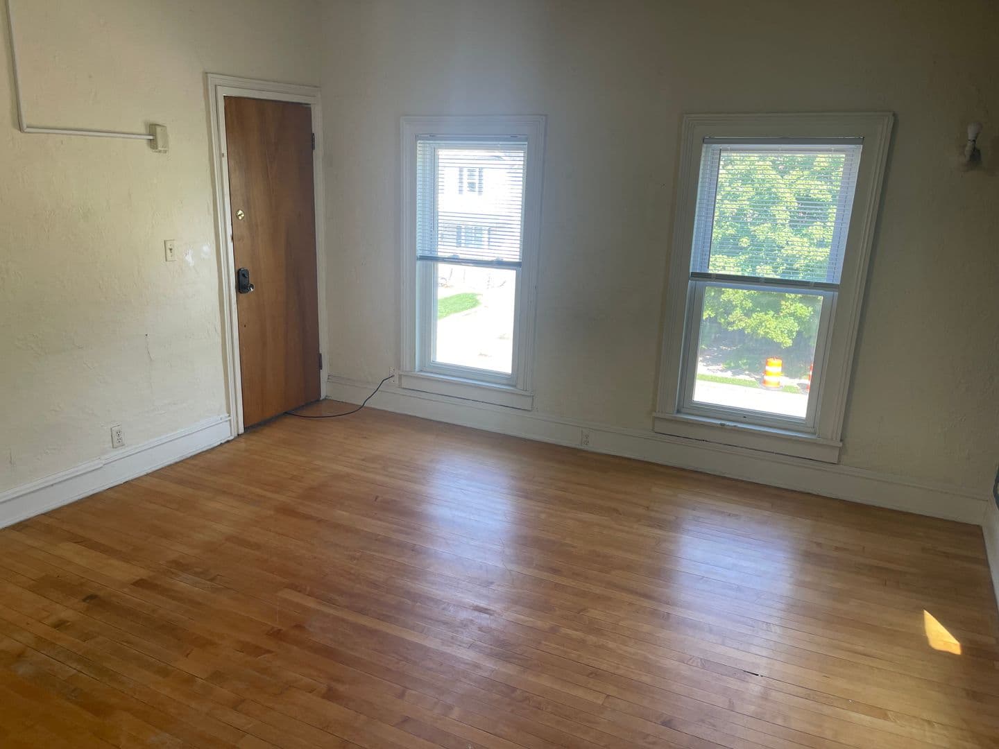 Oshkosh Apartment: 621 Jackson Street