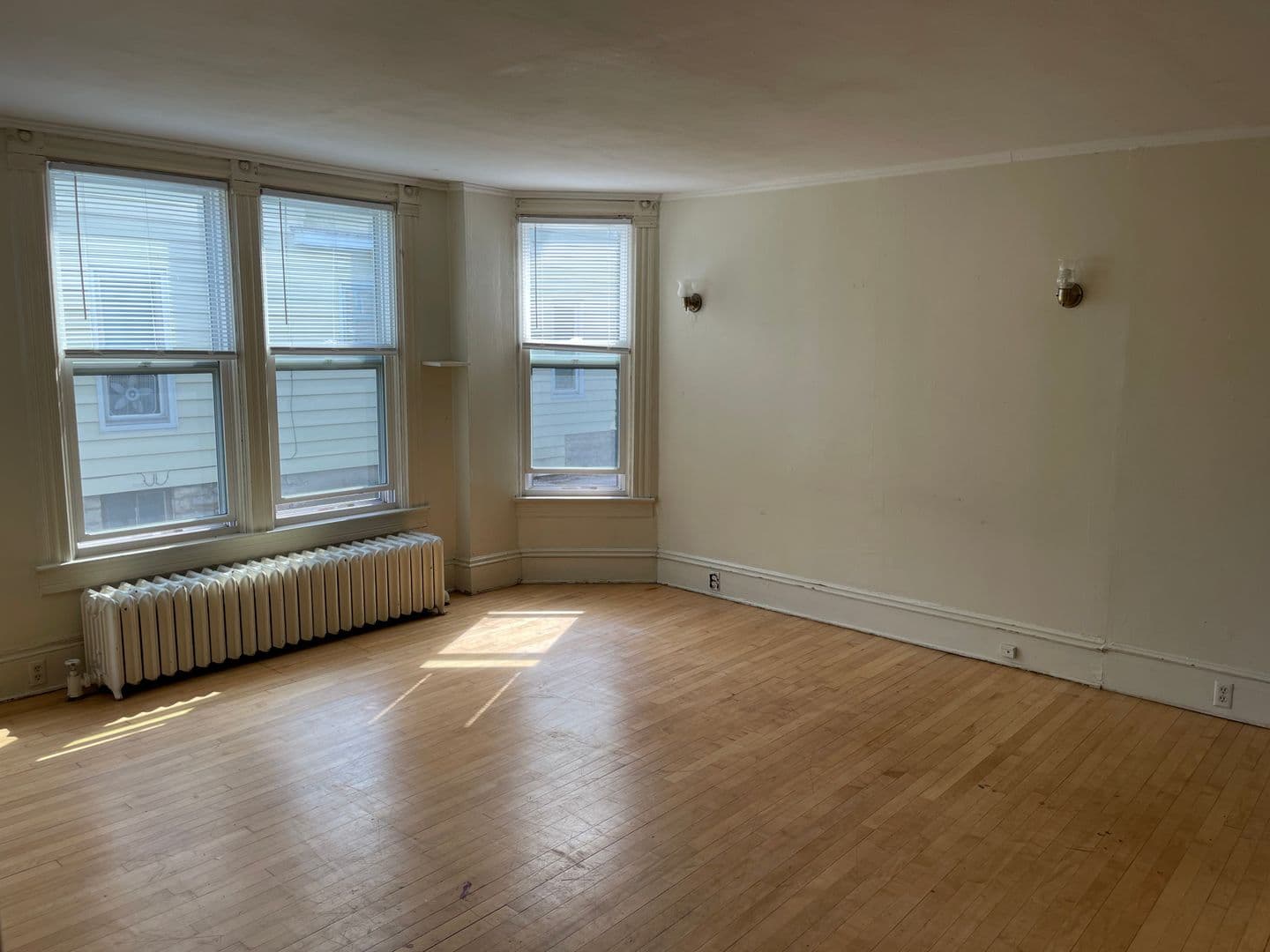 Oshkosh Apartment: 621 Jackson Street