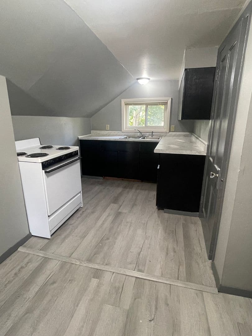 Oshkosh Apartment: 600 Lincoln