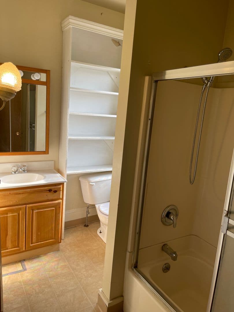 Oshkosh House: 514 W Lincoln