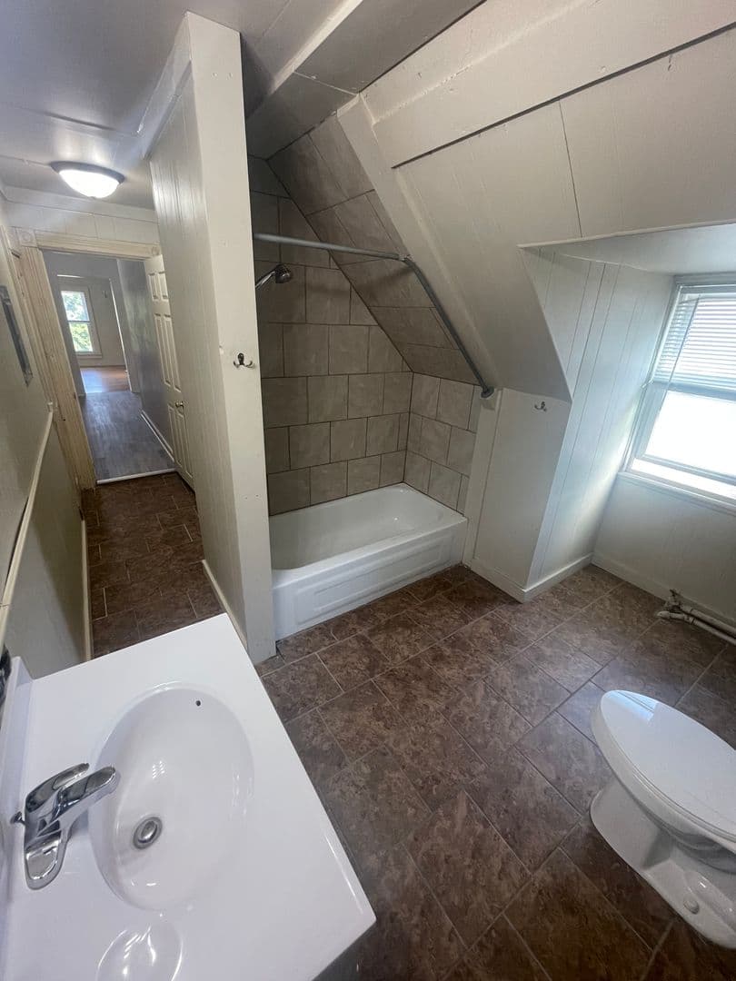 Oshkosh Apartment: 621 Jackson Street